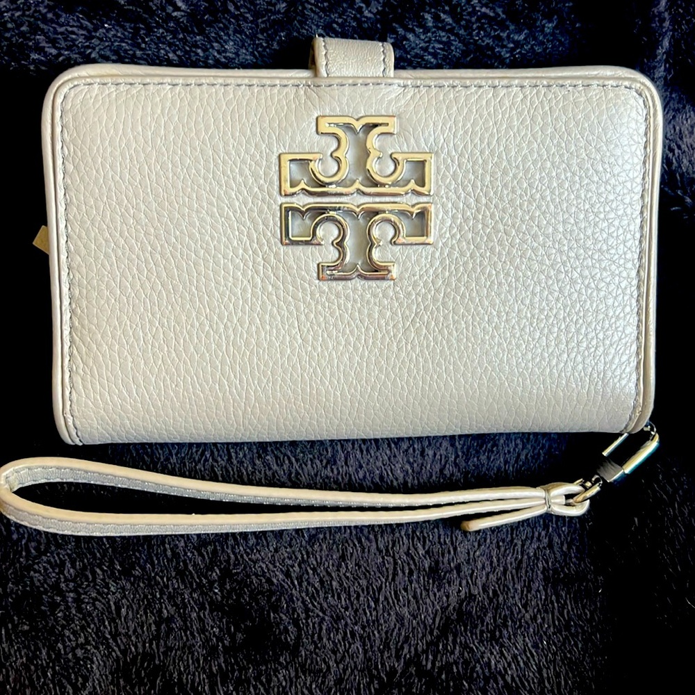 TB wristlet